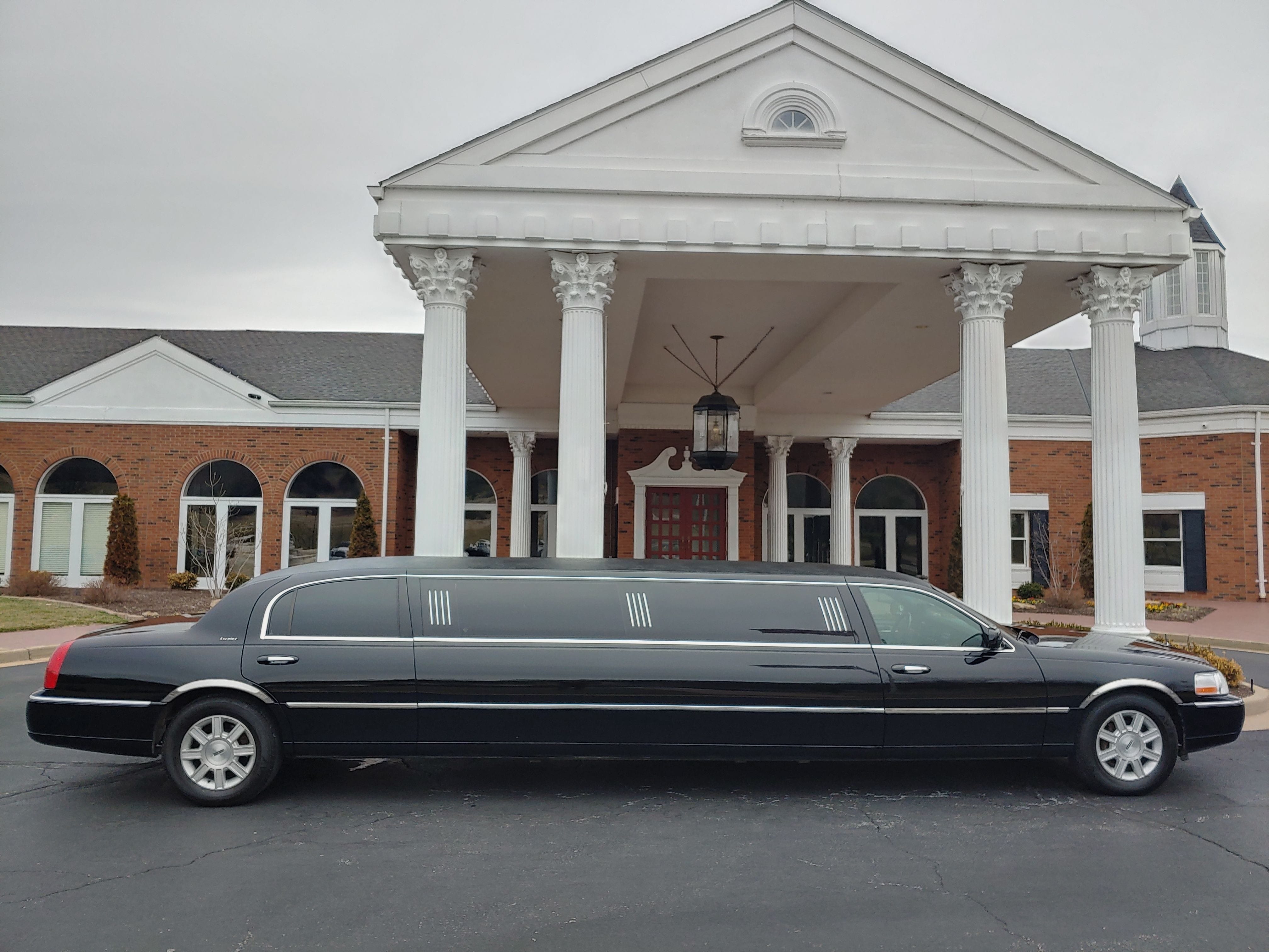 Lincoln Limousine in Black